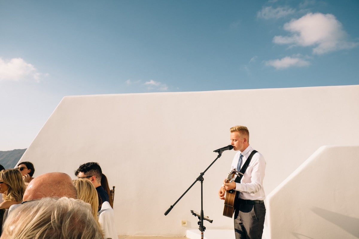 Santorini wedding singer at Cavo tagoo