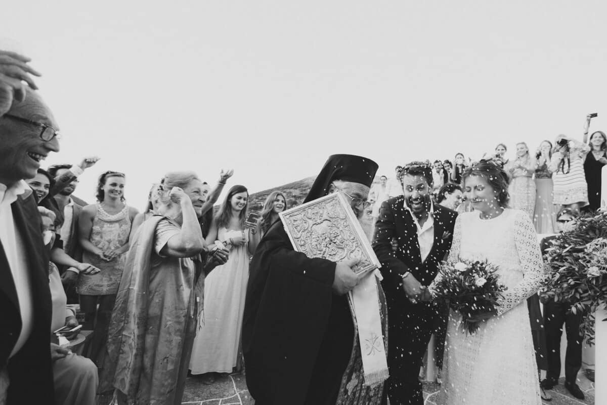 Black and white photography of that wedding ceremony at Sifnos, while throwing rise
